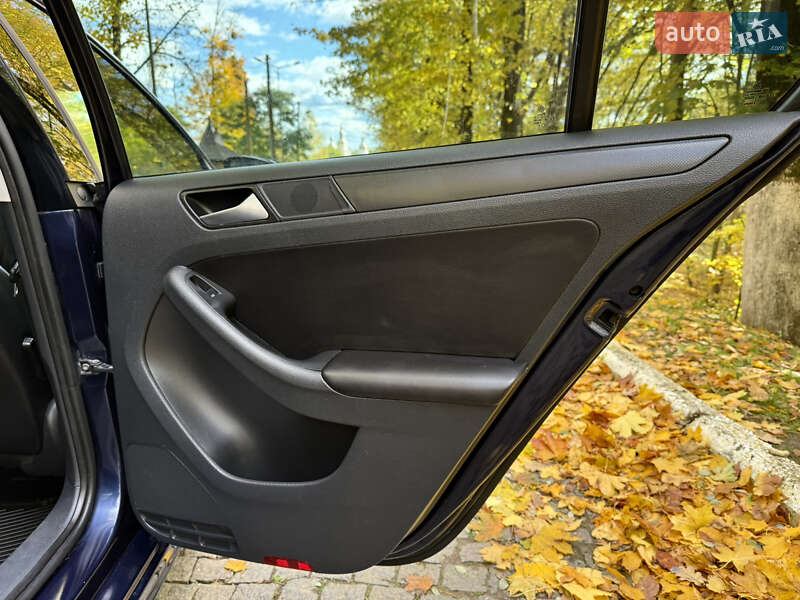 Седан Volkswagen Jetta 2014 в Черновцах фото 45 Седан Volkswagen Jetta 2014 в Черновцах
