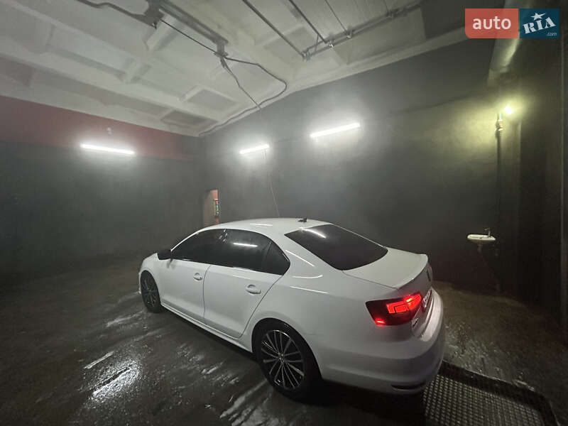 Седан Volkswagen Jetta 2015 в Сумах