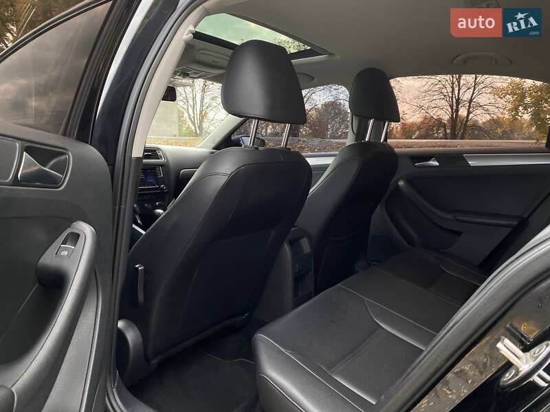 Седан Volkswagen Jetta 2016 в Днепре