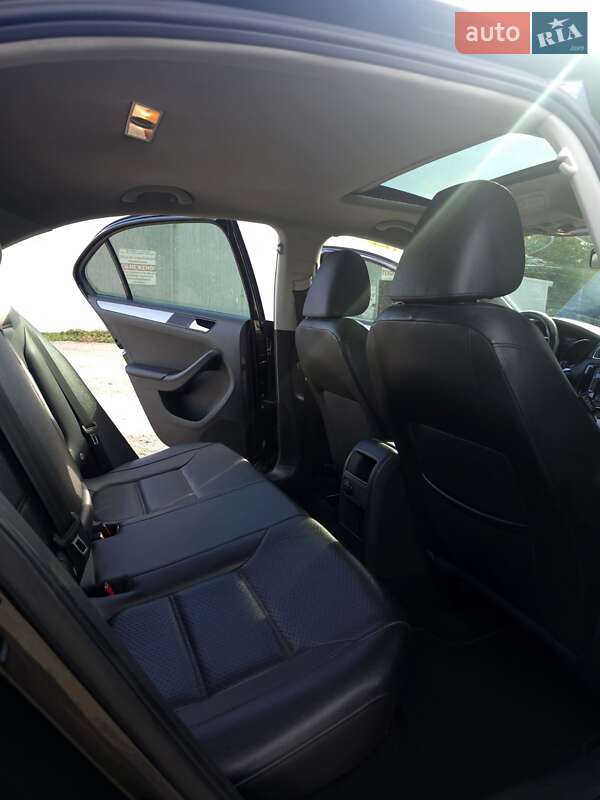 Седан Volkswagen Jetta 2015 в Запорожье фото 13 Седан Volkswagen Jetta 2015 в Запорожье