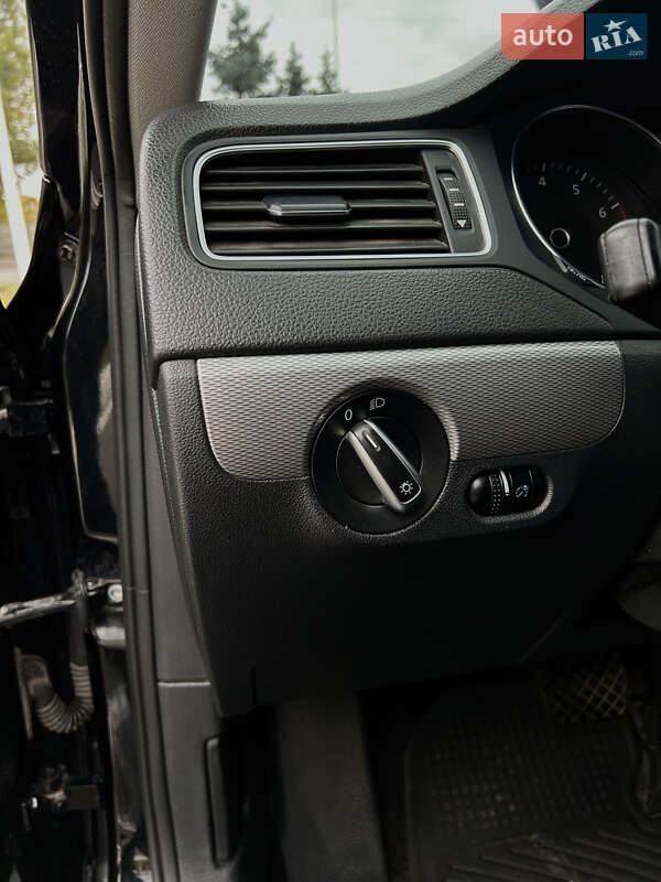 Седан Volkswagen Jetta 2014 в Днепре фото 21 Седан Volkswagen Jetta 2014 в Днепре