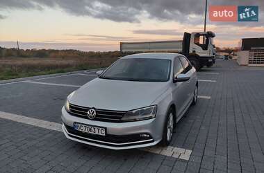 Седан Volkswagen Jetta 2016 в Львове