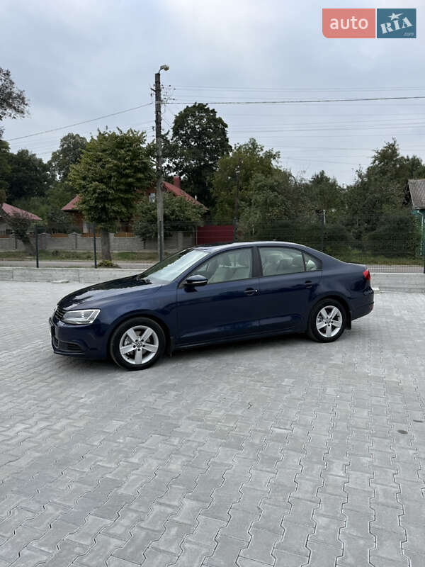 Седан Volkswagen Jetta 2011 в Калуше