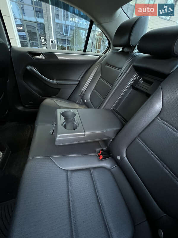 Седан Volkswagen Jetta 2016 в Ірпені фото 8 Седан Volkswagen Jetta 2016 в Ірпені