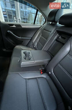 Седан Volkswagen Jetta 2016 в  фото 8 Седан Volkswagen Jetta 2016 в