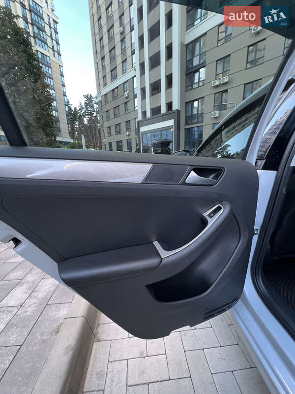 Седан Volkswagen Jetta 2016 в Ірпені фото 13 Седан Volkswagen Jetta 2016 в Ірпені