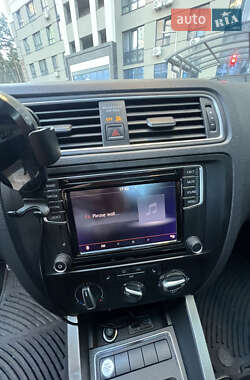 Седан Volkswagen Jetta 2016 в  фото 18 Седан Volkswagen Jetta 2016 в