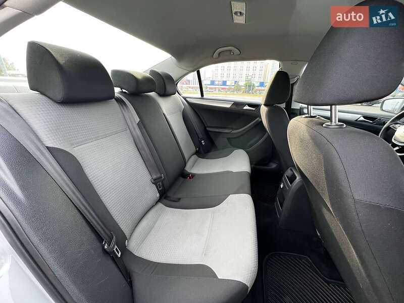 Седан Volkswagen Jetta 2017 в Киеве