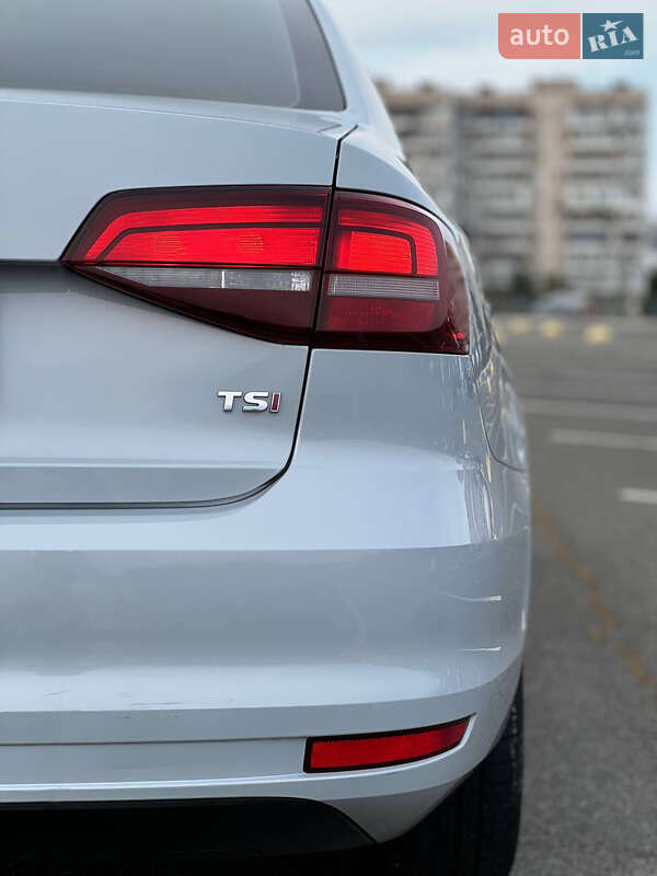 Седан Volkswagen Jetta 2017 в Киеве