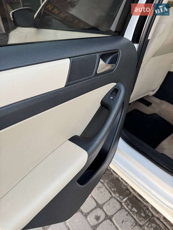 Седан Volkswagen Jetta 2012 в Вінниці