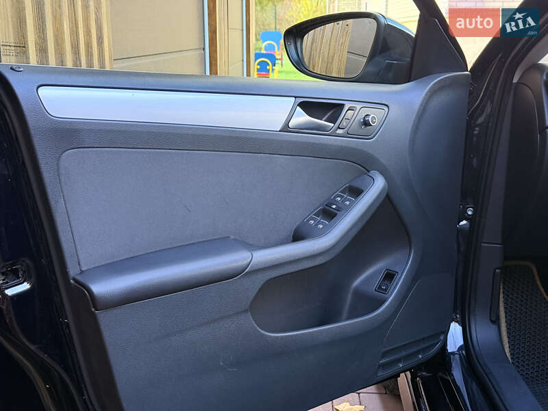 Седан Volkswagen Jetta 2013 в Тернополе фото 18 Седан Volkswagen Jetta 2013 в Тернополе