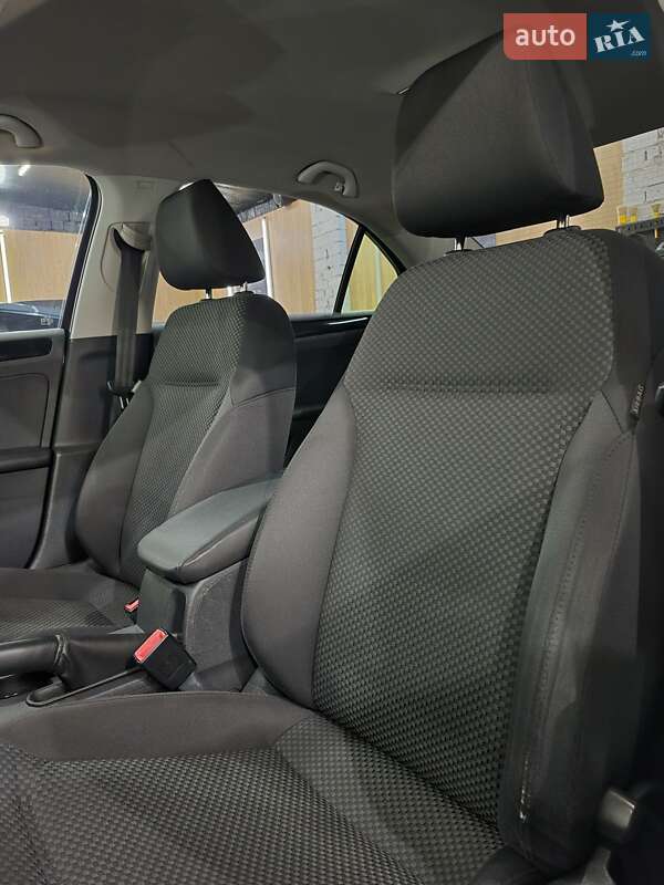 Седан Volkswagen Jetta 2013 в Киеве фото 19 Седан Volkswagen Jetta 2013 в Киеве