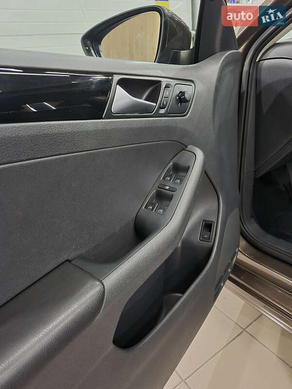 Седан Volkswagen Jetta 2013 в Киеве фото 21 Седан Volkswagen Jetta 2013 в Киеве