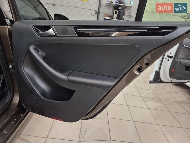 Седан Volkswagen Jetta 2013 в Киеве фото 31 Седан Volkswagen Jetta 2013 в Киеве