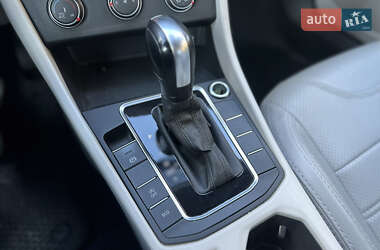 Седан Volkswagen Jetta 2019 в  фото 21 Седан Volkswagen Jetta 2019 в