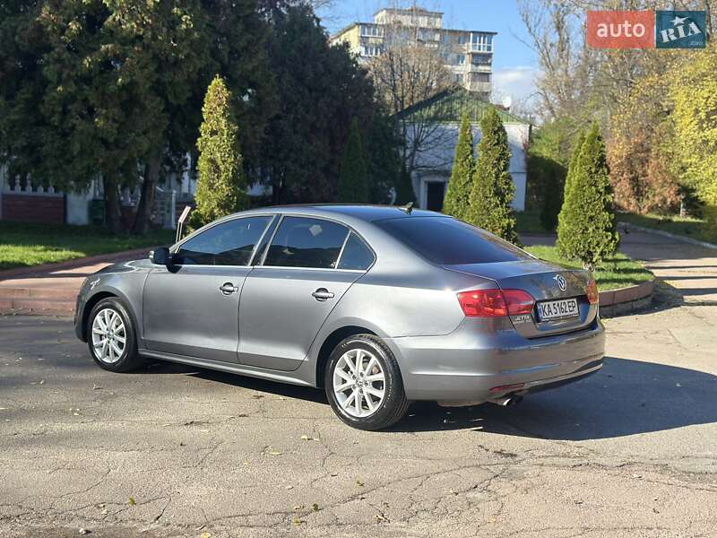 Седан Volkswagen Jetta 2013 в Киеве