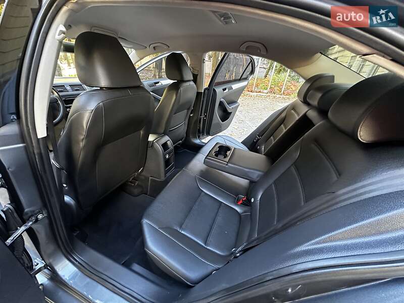 Седан Volkswagen Jetta 2013 в Киеве