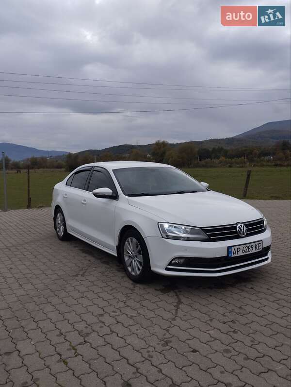 Седан Volkswagen Jetta 2016 в Сваляві
