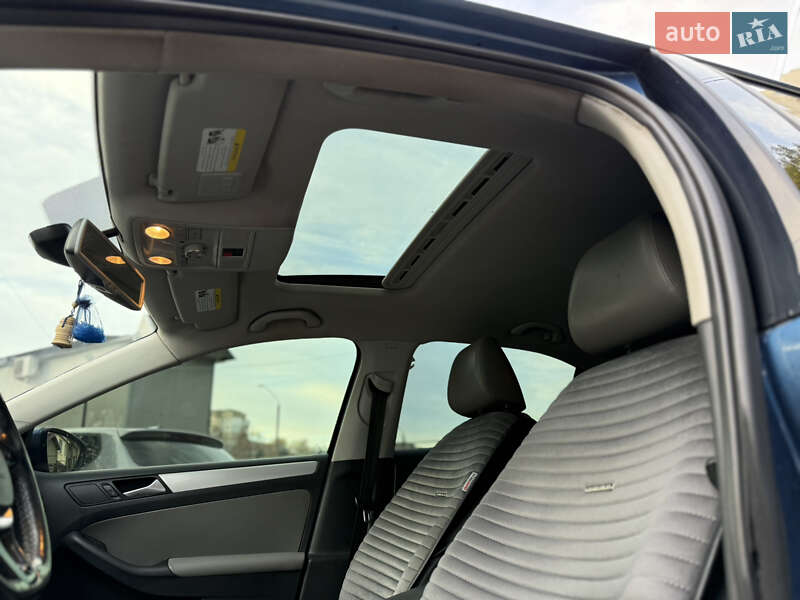 Седан Volkswagen Jetta 2015 в Одессе фото 60 Седан Volkswagen Jetta 2015 в Одессе