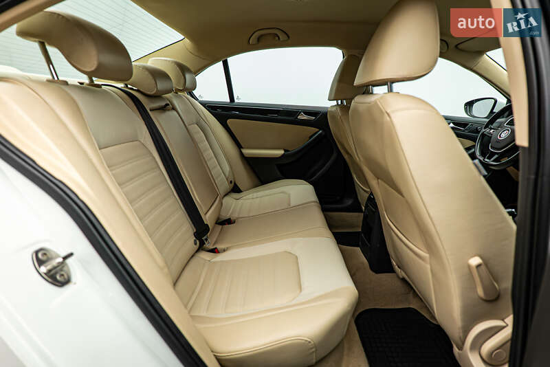 Седан Volkswagen Jetta 2016 в Киеве фото 18 Седан Volkswagen Jetta 2016 в Киеве