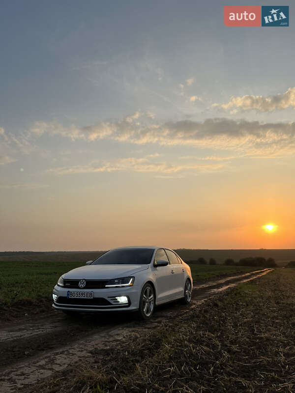 Седан Volkswagen Jetta 2015 в Борщеве