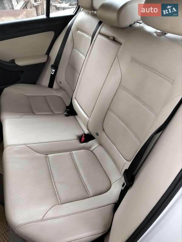 Седан Volkswagen Jetta 2013 в Конотопе фото 44 Седан Volkswagen Jetta 2013 в Конотопе