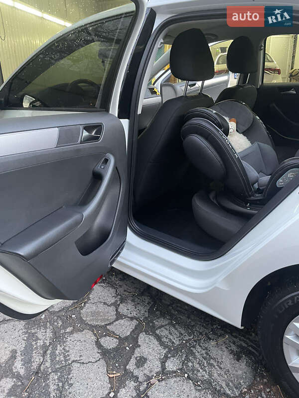 Седан Volkswagen Jetta 2016 в Киеве фото 11 Седан Volkswagen Jetta 2016 в Киеве