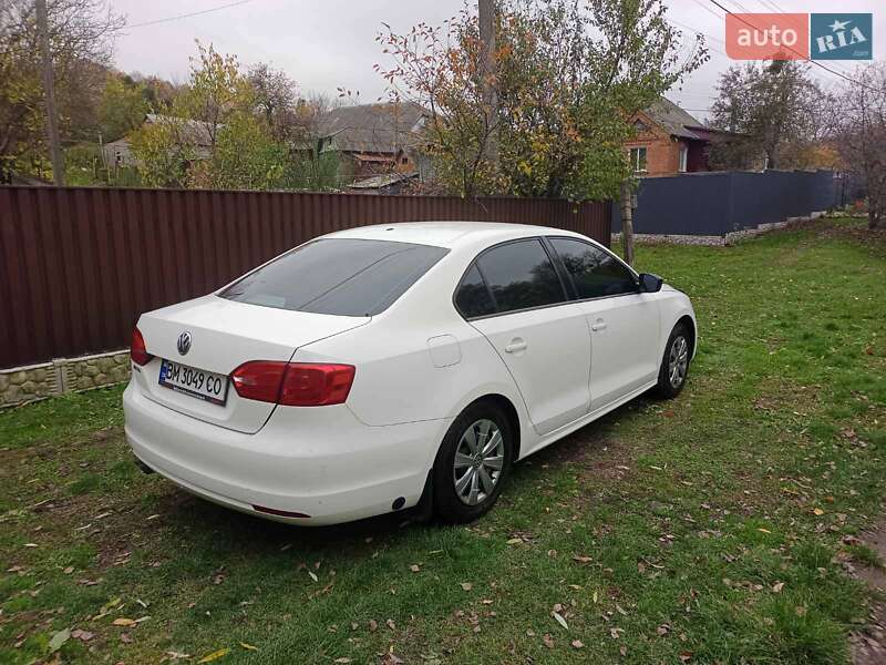 Седан Volkswagen Jetta 2012 в Ромнах