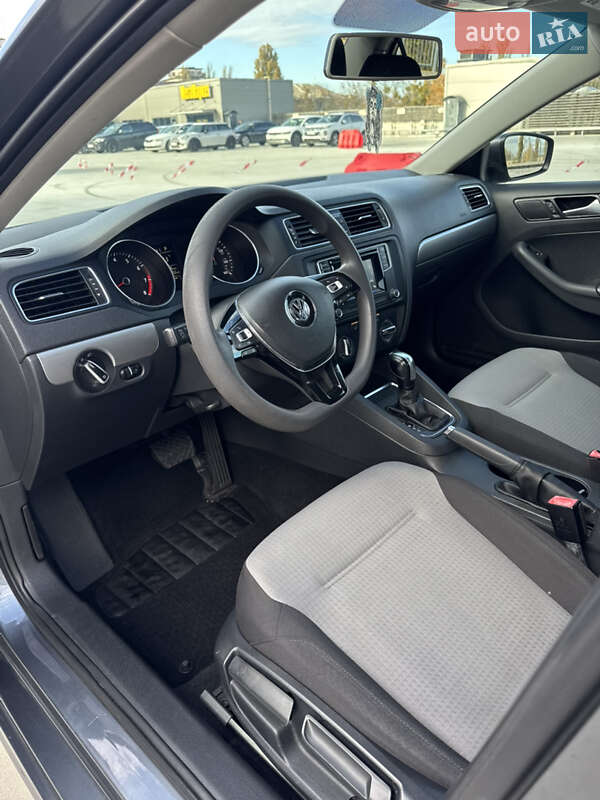 Седан Volkswagen Jetta 2016 в Києві