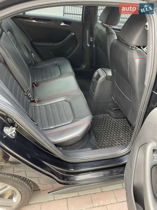 Седан Volkswagen Jetta 2014 в Львове