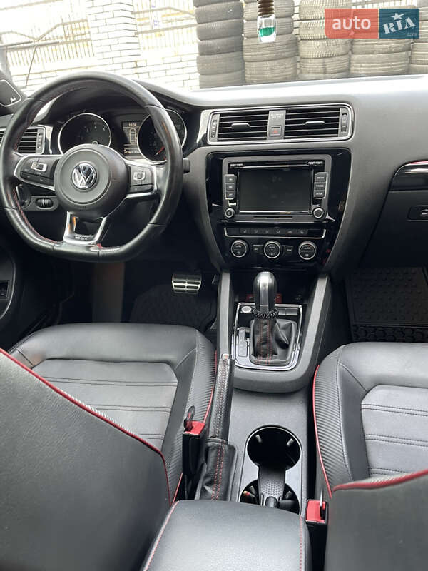 Седан Volkswagen Jetta 2014 в Львове