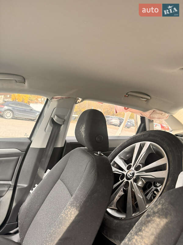 Седан Volkswagen Jetta 2019 в Львові