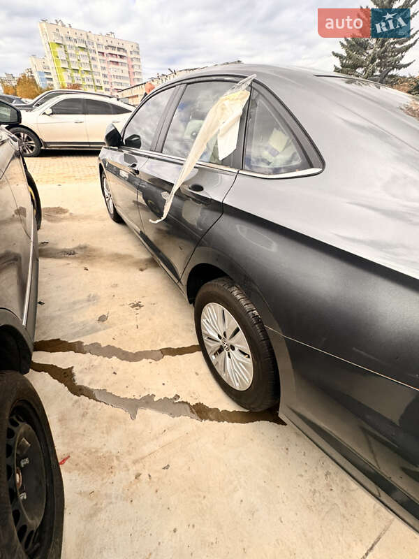 Седан Volkswagen Jetta 2019 в Львові