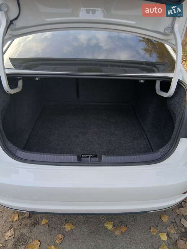 Седан Volkswagen Jetta 2019 в Ромнах фото 16 Седан Volkswagen Jetta 2019 в Ромнах