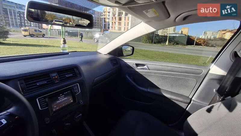 Седан Volkswagen Jetta 2016 в Ужгороде