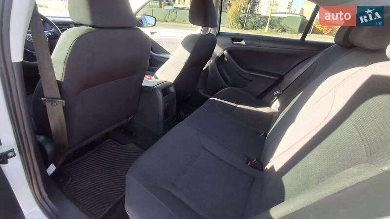 Седан Volkswagen Jetta 2016 в Ужгороде