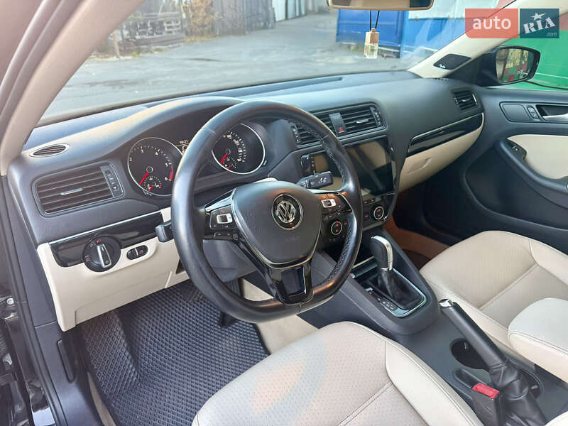 Седан Volkswagen Jetta 2014 в Хмельницком