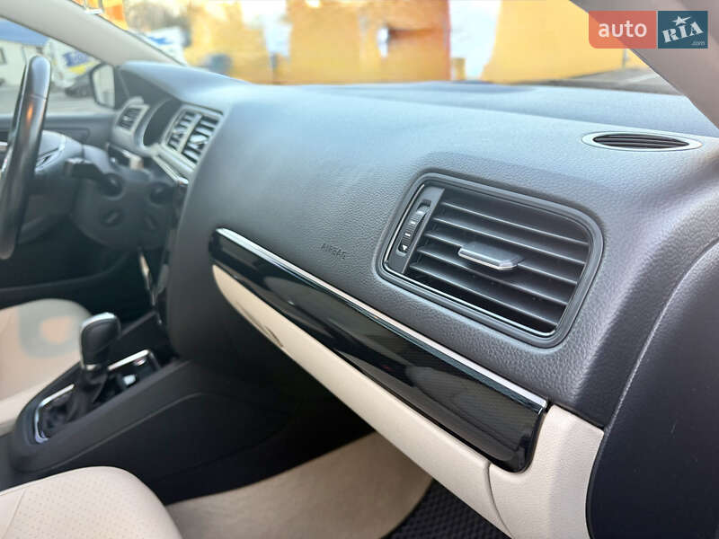 Седан Volkswagen Jetta 2014 в Хмельницком