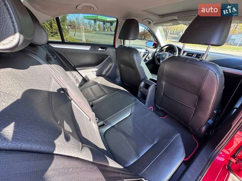 Седан Volkswagen Jetta 2012 в Запоріжжі