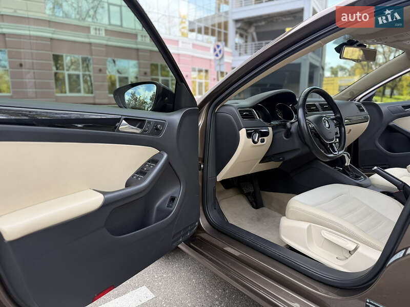 Седан Volkswagen Jetta 2016 в Одессе