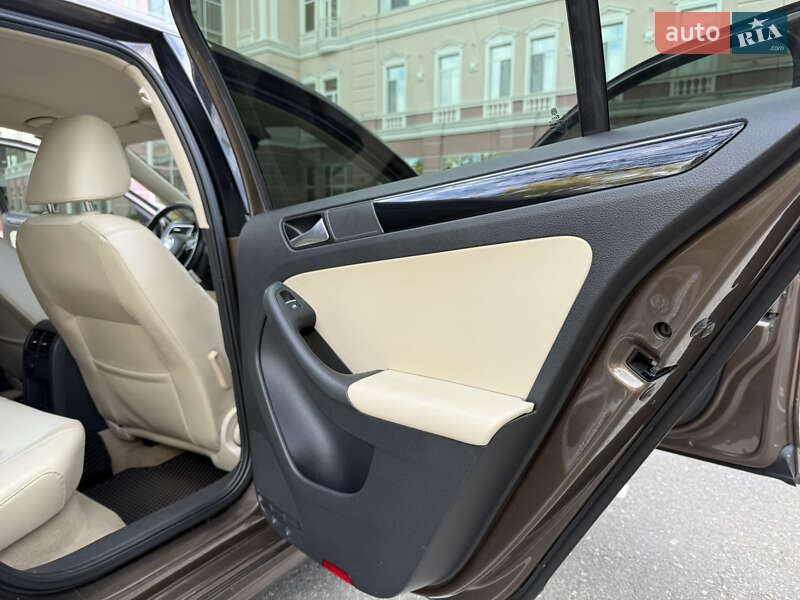 Седан Volkswagen Jetta 2016 в Одессе