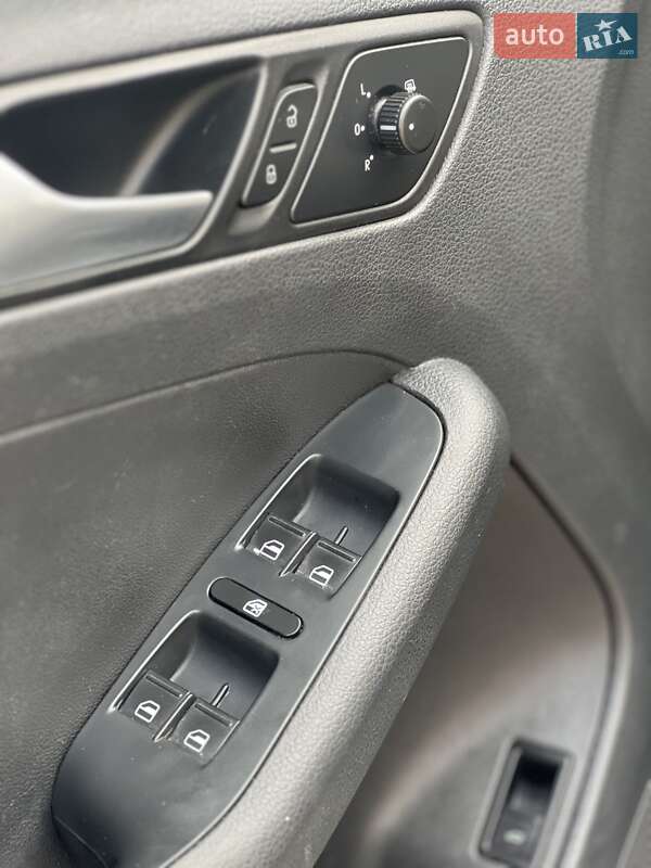 Седан Volkswagen Jetta 2012 в Запорожье