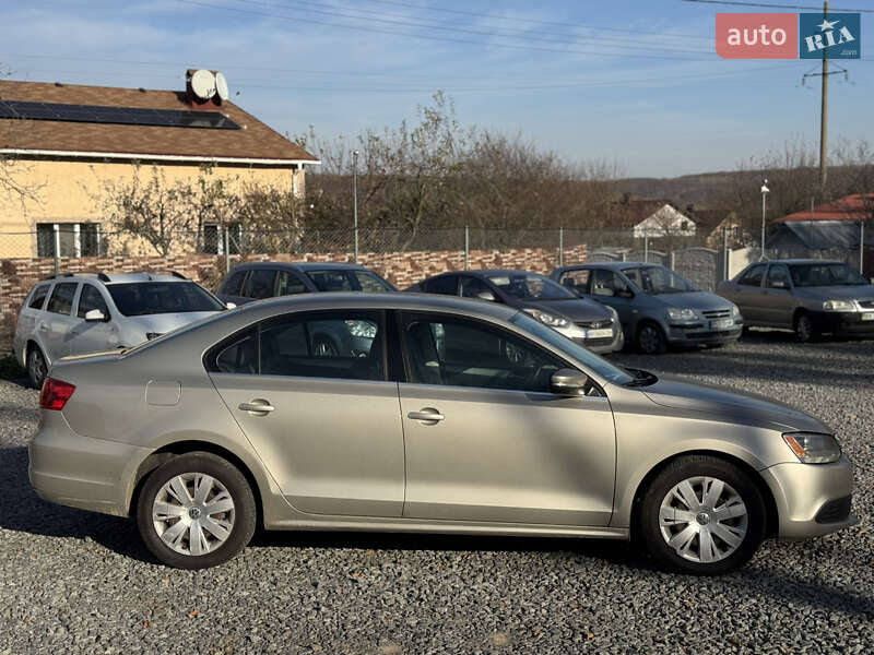Седан Volkswagen Jetta 2012 в Хмельницком