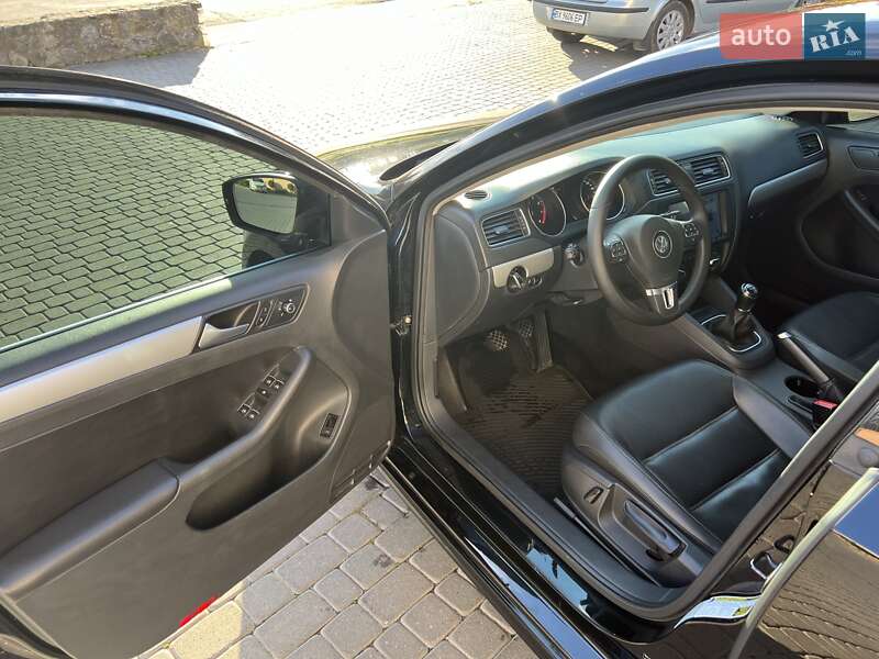 Седан Volkswagen Jetta 2014 в Хмельницком
