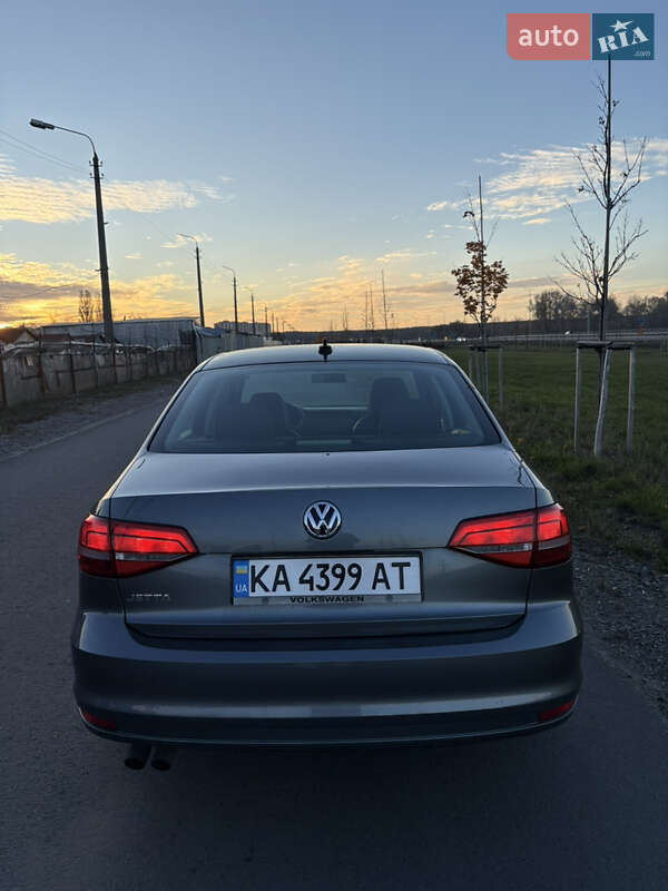 Седан Volkswagen Jetta 2015 в Києві