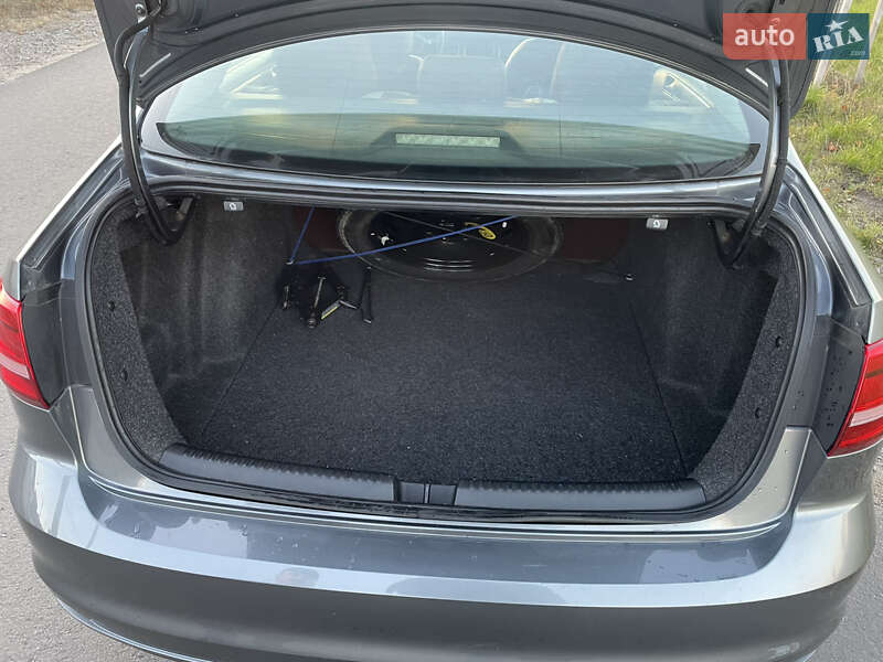 Седан Volkswagen Jetta 2015 в Києві