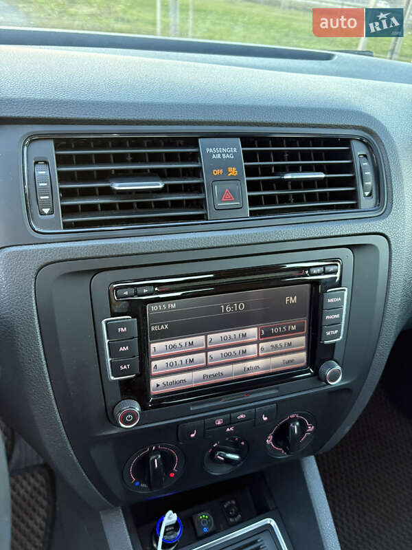 Седан Volkswagen Jetta 2015 в Києві