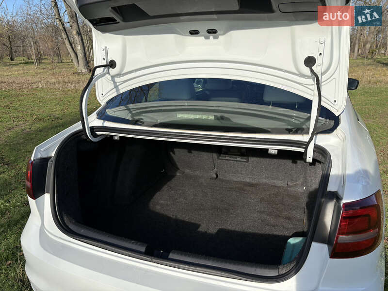 Седан Volkswagen Jetta 2015 в Кропивницькому фото 13 Седан Volkswagen Jetta 2015 в Кропивницькому