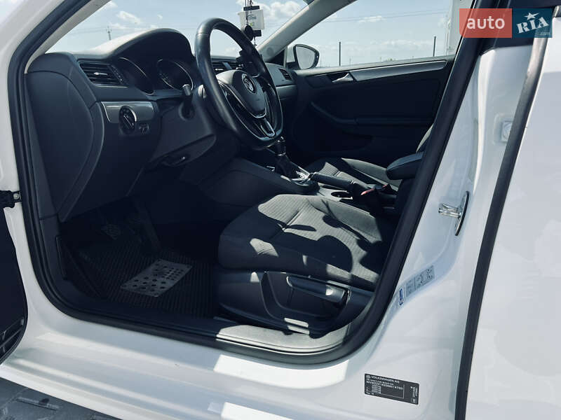 Седан Volkswagen Jetta 2016 в Львове