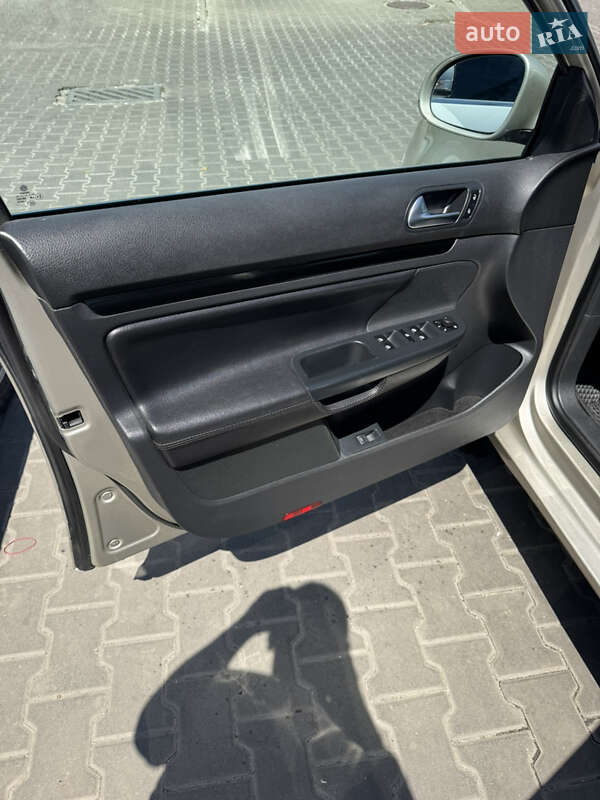 Универсал Volkswagen Jetta 2012 в Обухове фото 8 Универсал Volkswagen Jetta 2012 в Обухове